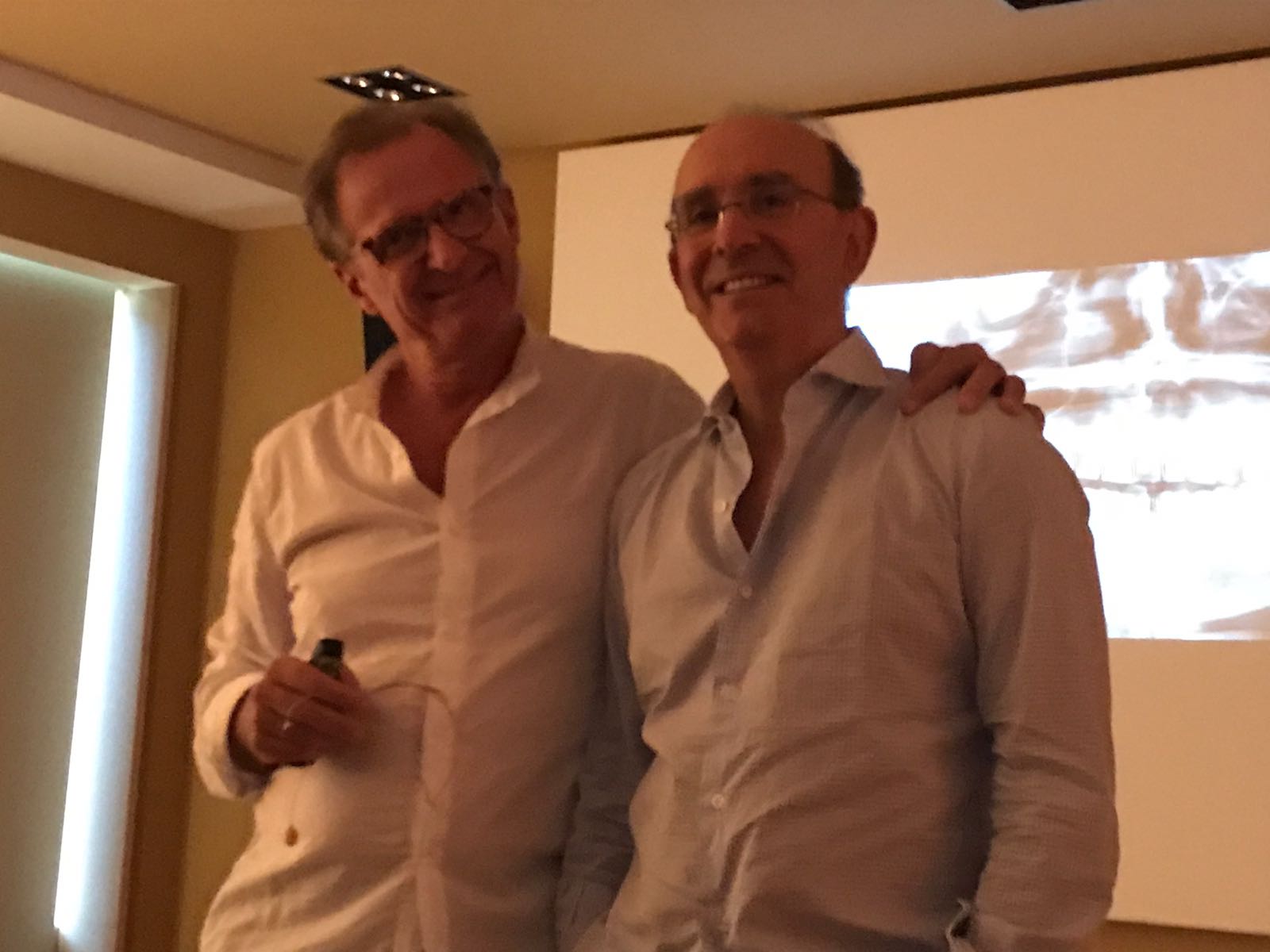 Dres. Eduardo Anitua y Emilio López durante la presentación del curso.